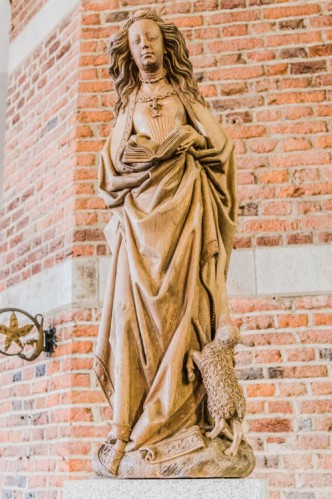 St Aldegundis, Emmerich, statue of St Agnes