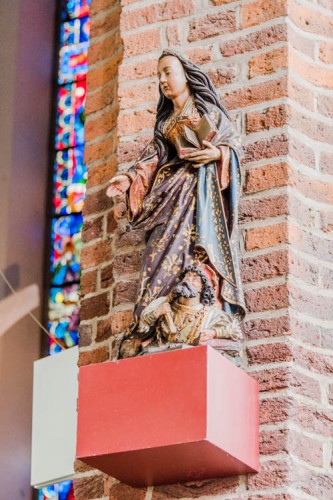 St Aldegundis, Emmerich, east end statue of St Katharine